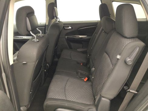 Used 2020 Dodge Journey SE w/ SE Popular Equipment Group FWD image 18