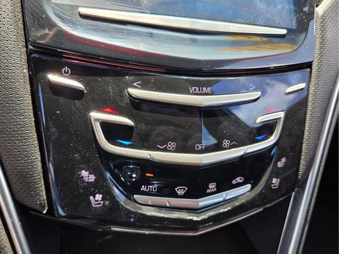 Used 2014 Cadillac XTS Luxury FWD image 24
