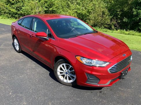Used 2020 Ford Fusion SE FWD image 3