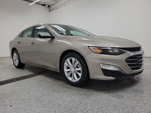 Used 2024 Chevrolet Malibu LT FWD image 2
