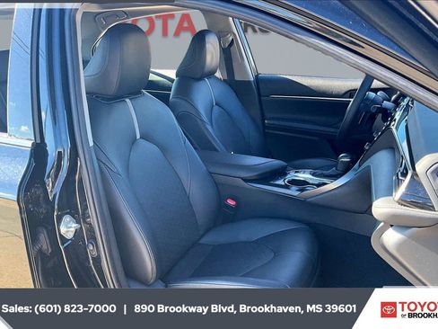 Used 2020 Toyota Camry XSE FWD image 6