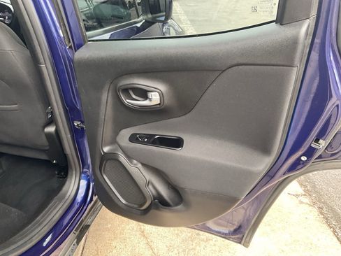 Used 2021 Jeep Renegade Latitude image 41