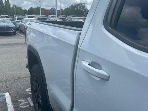 Used 2022 GMC Sierra 1500 Elevation w/ X31 Off-Road Package AWD/4WD image 7