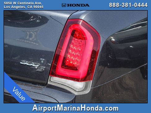 Used 2018 Chrysler 300 S RWD image 15