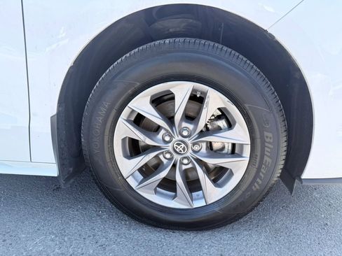 Used 2024 Toyota Sienna LE w/ LE Plus Package AWD/4WD image 12