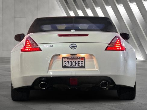 Used 2018 Nissan 370Z Touring image 5