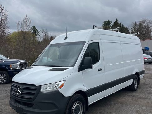 Used 2022 Mercedes-Benz Sprinter 2500 image 2