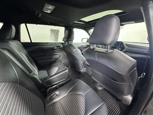 Used 2021 Toyota Highlander XSE AWD/4WD image 13
