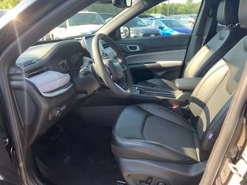 Used 2025 Jeep Compass Latitude w/ Sun & Sound Group AWD/4WD image 23