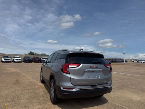Used 2024 GMC Terrain SLT w/ Infotainment Package II AWD/4WD image 16