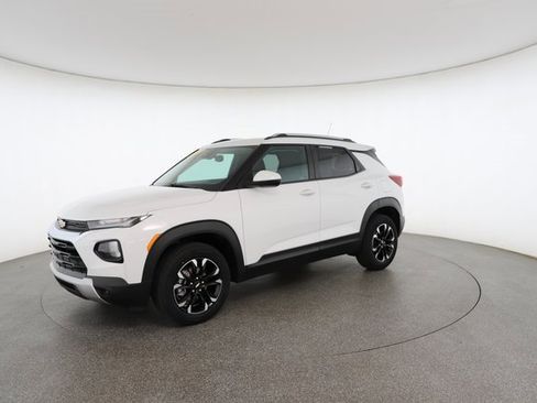 Used 2022 Chevrolet TrailBlazer LT w/ Convenience Package image 3