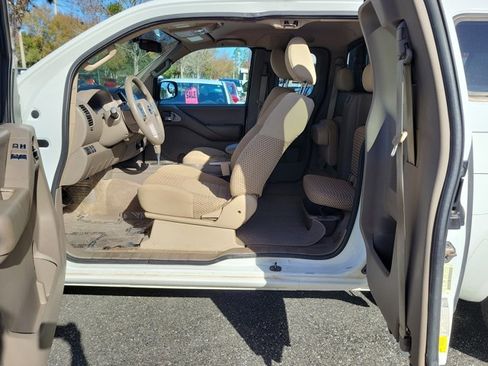 Used 2014 Nissan Frontier SV image 14