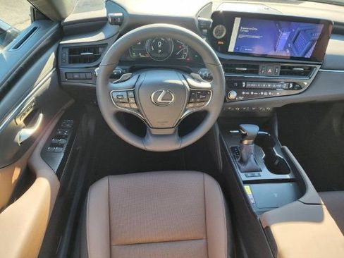Used 2024 Lexus ES 300h w/ Premium Package FWD image 3