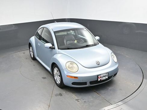 Used 2009 Volkswagen Beetle Coupe FWD image 28