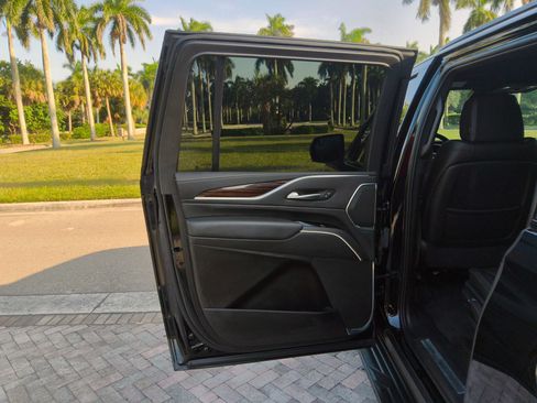 Used 2022 Cadillac Escalade ESV Luxury RWD image 32