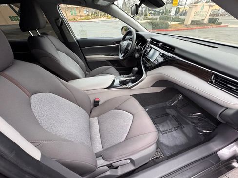 Used 2019 Toyota Camry LE image 12
