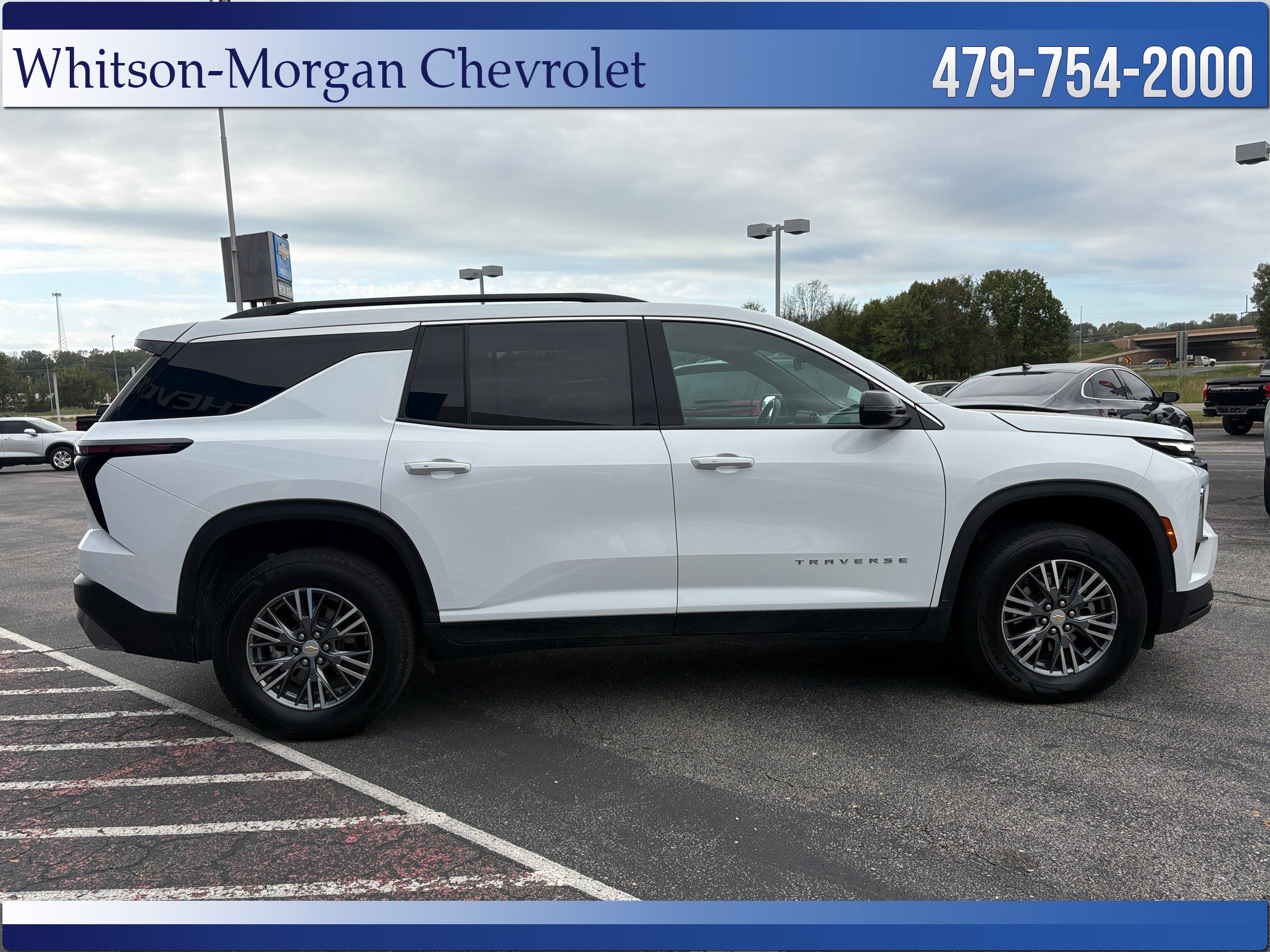 Used 2025 Chevrolet Traverse LT FWD image 4