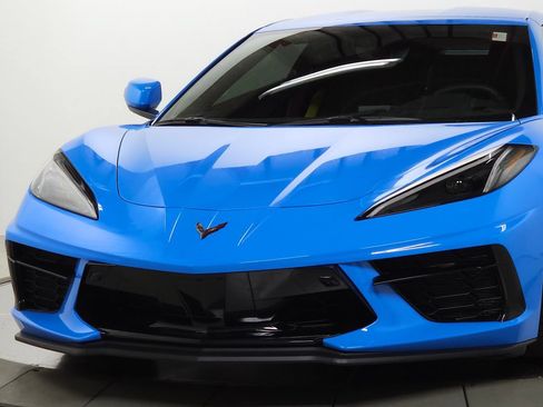 Used 2021 Chevrolet Corvette Stingray Preferred Cpe w/ Z51 Performance Package RWD image 3