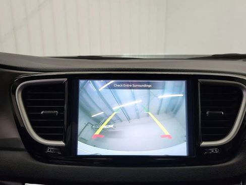 Used 2025 Chrysler Pacifica Select FWD image 21