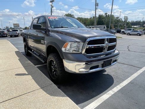 Used 2017 RAM 1500 Classic SLT image 4