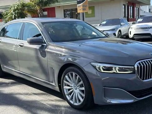 Used 2022 BMW 740i w/ Premium Package RWD image 1