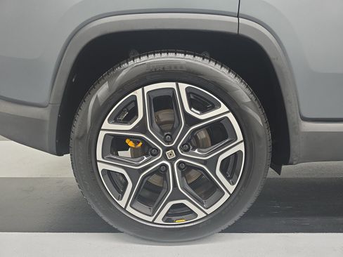 Used 2024 Rivian R1S Adventure AWD/4WD image 12