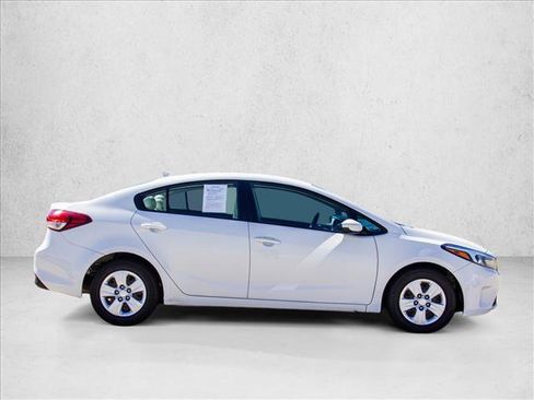 Used 2017 Kia Forte LX FWD image 4