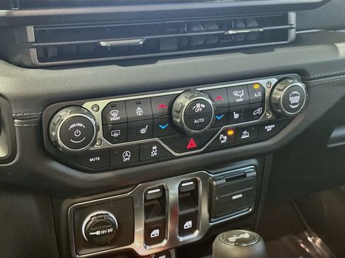 Used 2026 Jeep Wrangler Rubicon AWD/4WD image 16