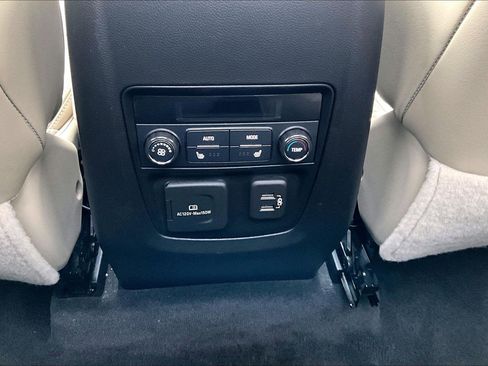 Used 2020 Buick Enclave Premium w/ Sun and Sites Package image 39