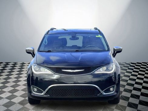 Used 2017 Chrysler Pacifica Limited FWD image 2