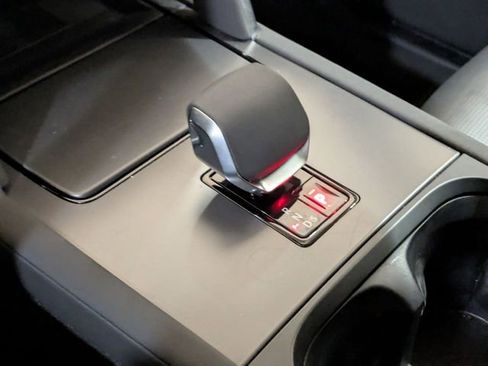 Used 2025 Land Rover Discovery Sport S image 9