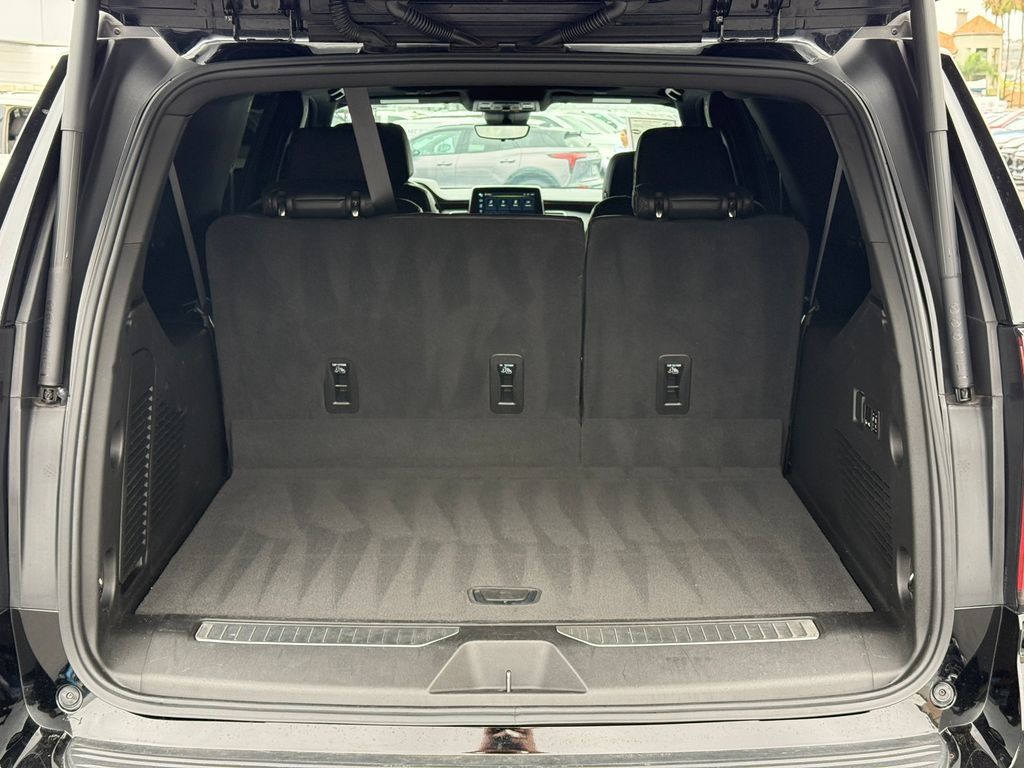 Used 2024 Chevrolet Suburban High Country AWD/4WD image 10