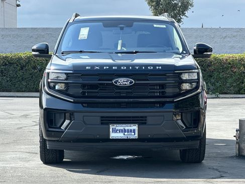 New 2025 Ford Expedition Active image 9