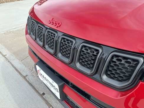 Used 2024 Jeep Compass Limited image 11