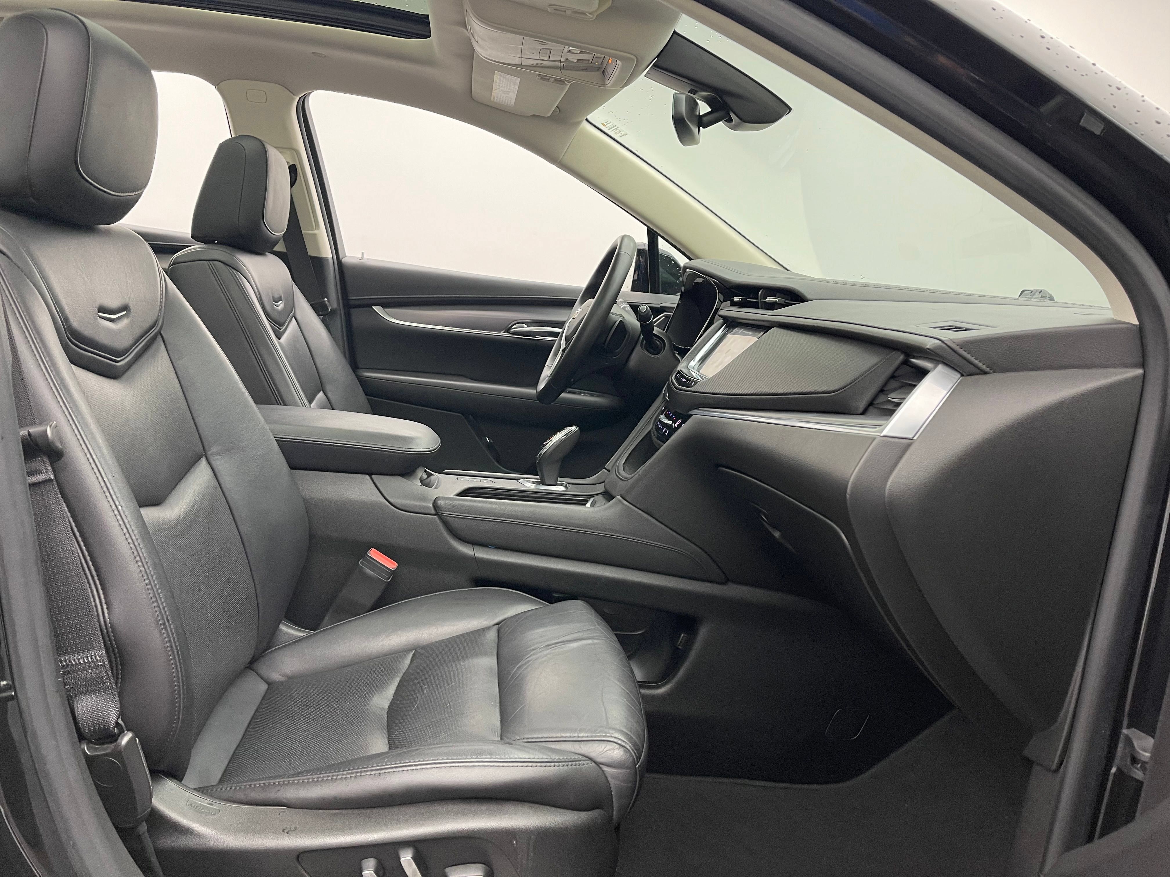 Used 2017 Cadillac XT5 Luxury w/ Driver Awareness Package AWD/4WD image 33
