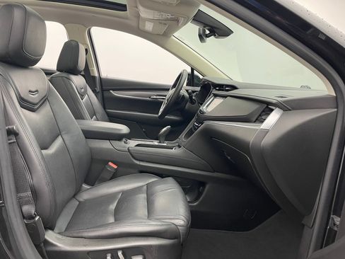 Used 2017 Cadillac XT5 Luxury w/ Driver Awareness Package AWD/4WD image 33