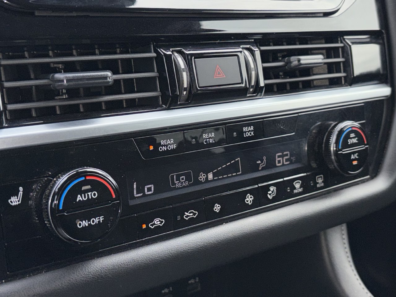 Certified 2025 Nissan Pathfinder SV FWD image 21