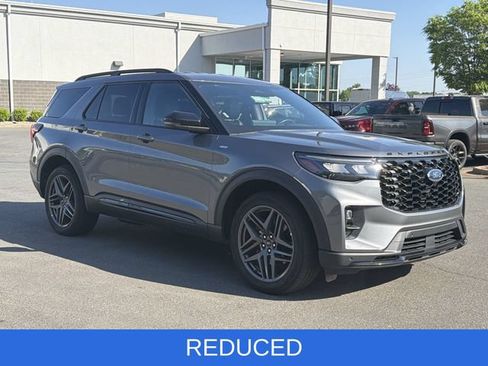 Used 2025 Ford Explorer ST-Line w/ ST-Line Street Pack AWD/4WD image 14