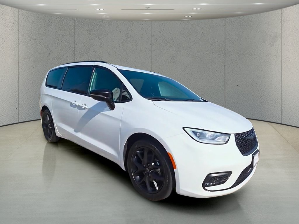 Used 2025 Chrysler Pacifica Limited FWD image 53