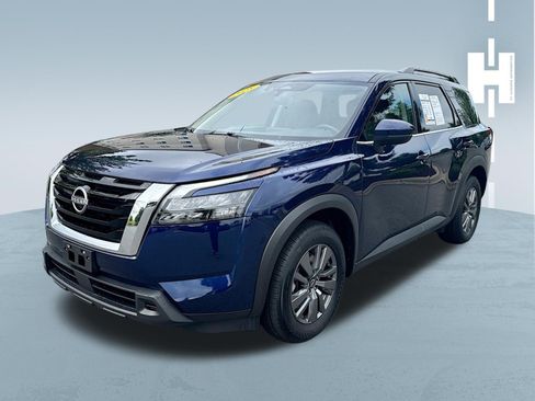 Used 2025 Nissan Pathfinder SV FWD image 3