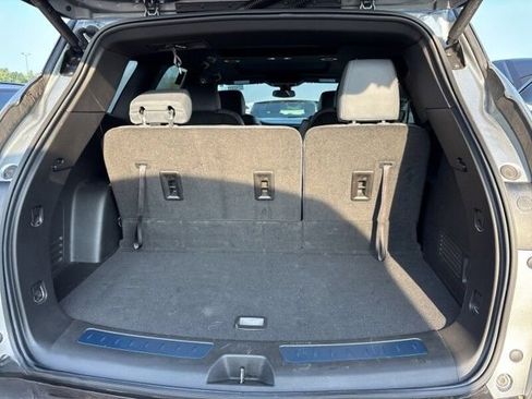 Used 2024 Buick Enclave Essence w/ Experience Buick Package FWD image 5