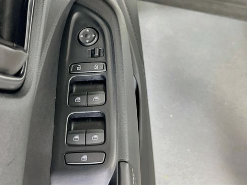 Used 2023 Hyundai Venue Limited FWD image 18