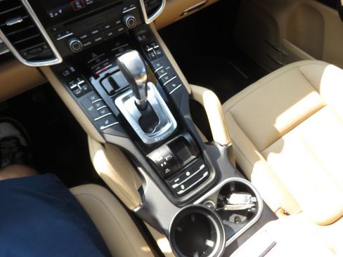 Used 2018 Porsche Cayenne AWD/4WD image 24