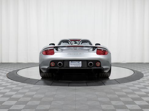 Used 2005 Porsche Carrera GT RWD image 4