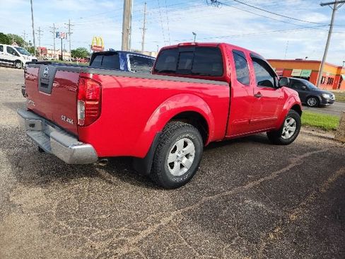 Used 2010 Nissan Frontier SE w/ SE Value Truck Pkg AWD/4WD image 4