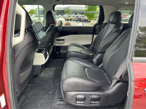 Used 2024 Kia Carnival SX Prestige FWD image 28
