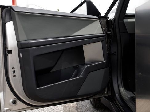 Used 2025 Tesla Cybertruck AWD Crew Cab image 26