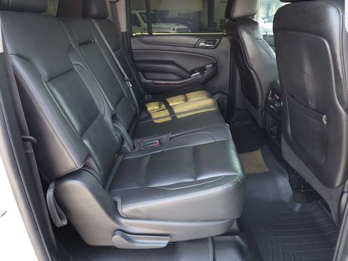 Used 2016 GMC Yukon XL SLT w/ Open Road Package AWD/4WD image 17