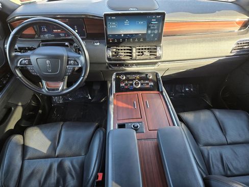 Used 2024 Lincoln Navigator Reserve image 14