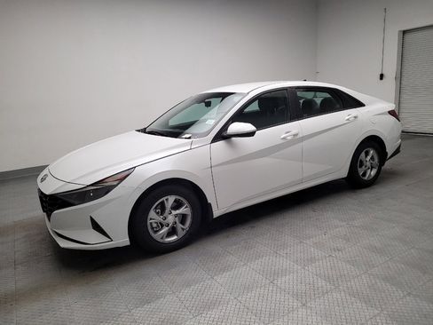 Used 2022 Hyundai Elantra SE FWD image 2